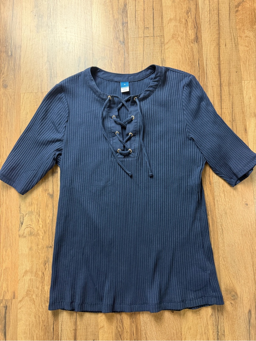 Women’s Old Navy Ribbed Short Sleeve Lace-Up Top in Navy Size Medium